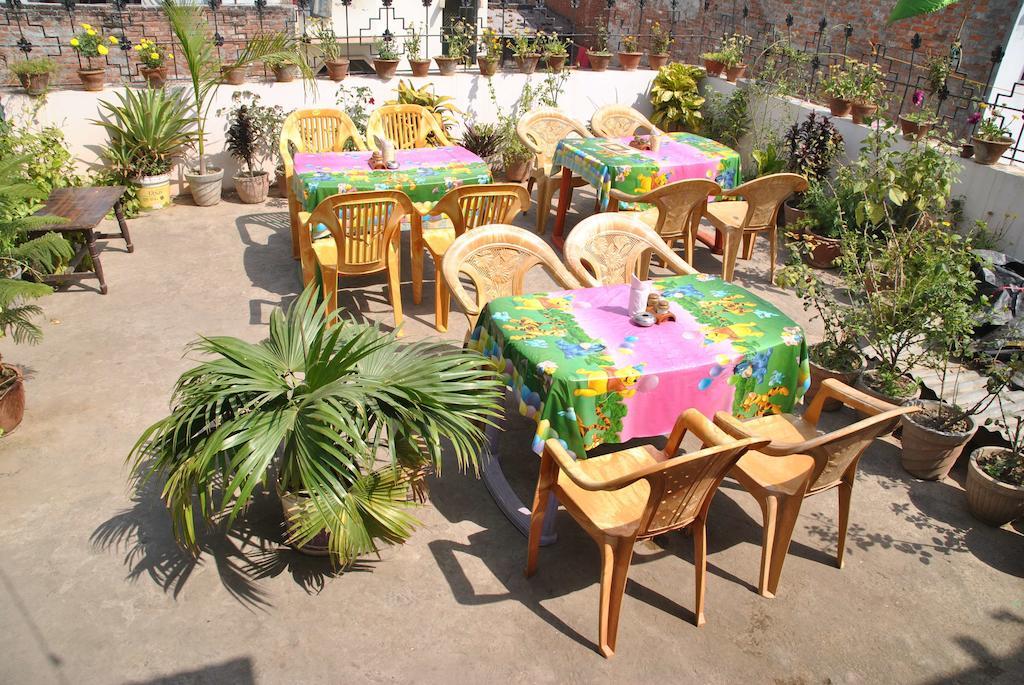 Elvis Guest House Varanasi Exterior photo